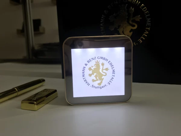 Advanced 7800mAh Power Bank with Printed Screen, Metal Pen & 16GB Gold USB Drive Tech Gift Set - Image 4