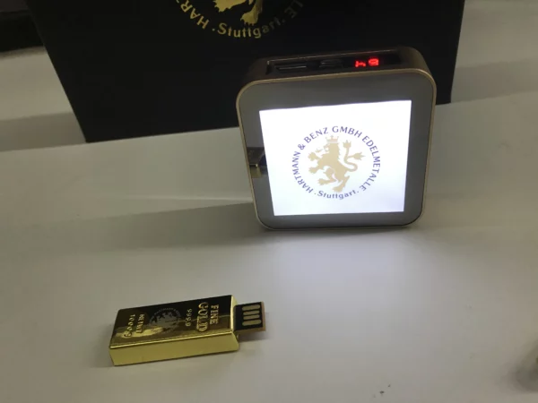 Advanced 7800mAh Power Bank with Printed Screen, Metal Pen & 16GB Gold USB Drive Tech Gift Set - Image 6