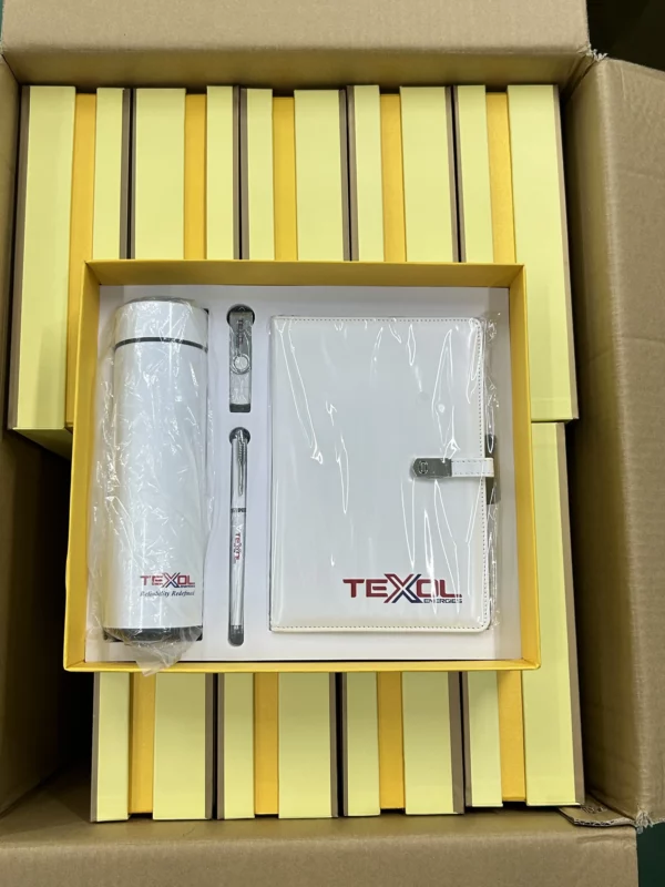 Productive Pro Gift Set: A5 Notebook, 16GB Type-C OTG USB, Metal Pen & 304 SS Water Bottle with Box & Bag - Image 3