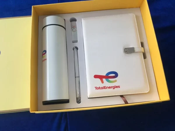 Productive Pro Gift Set: A5 Notebook, 16GB Type-C OTG USB, Metal Pen & 304 SS Water Bottle with Box & Bag - Image 4