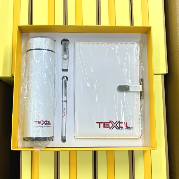 Productive Pro Gift Set: A5 Notebook, 16GB Type-C OTG USB, Metal Pen & 304 SS Water Bottle with Box & Bag - Image 6