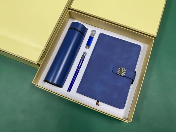 Productive Pro Gift Set: A5 Notebook, 16GB Type-C OTG USB, Metal Pen & 304 SS Water Bottle with Box & Bag - Image 7