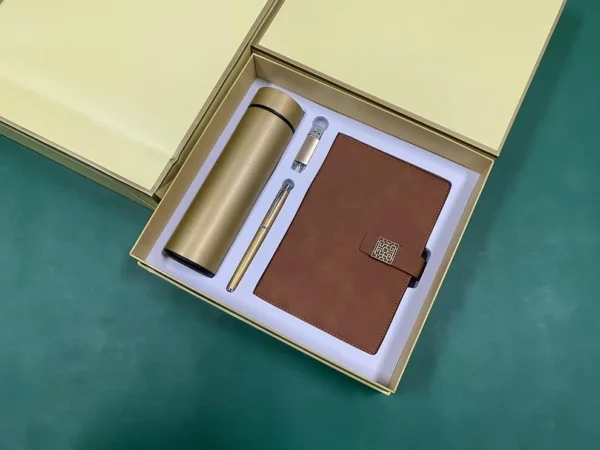 Productive Pro Gift Set: A5 Notebook, 16GB Type-C OTG USB, Metal Pen & 304 SS Water Bottle with Box & Bag - Image 6