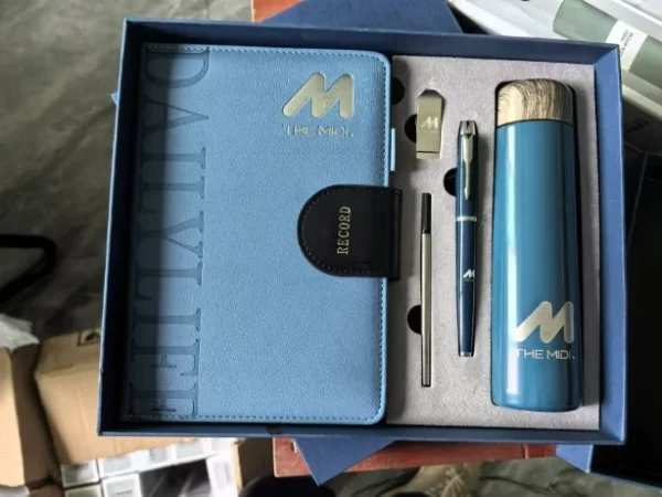 Elegant Wood Cover 304 SS Thermos, Metal Pen (Refill), 16GB USB Drive & A5 Notebook Gift Set with Box & Bag - Image 8