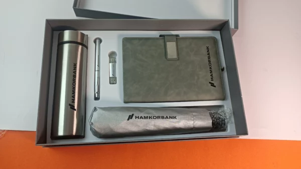 Professional On-the-Go Gift Set: 304 SS Bottle, 16GB Type-C/PC USB, Metal Pen, Automatic Umbrella & A5 Notebook with Box & Bag - Image 6