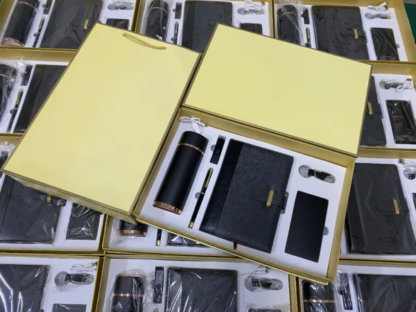 Premium Executive Tech Gift Set: 304 SS Bottle, 16GB USB, Metal Pen, PU & Metal Keychain, 10000mAh Power Bank & A5 Notebook with Box & Bag - Image 5