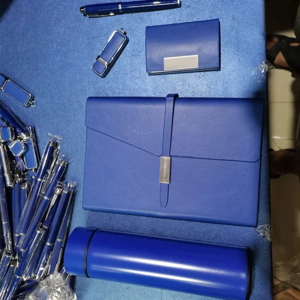 Versatile Daily Essentials Gift Set: 304 SS Thermos, 16GB USB, Metal Pen, A5 Loose-Leaf Notebook, Card Holder & Metal/PU Keychain with Box & Bag - Image 6