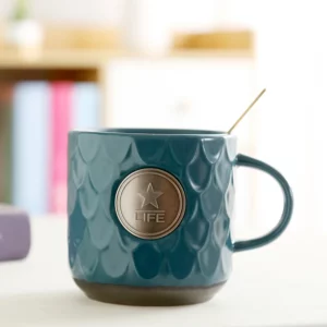 Simple tea mug with metal logo