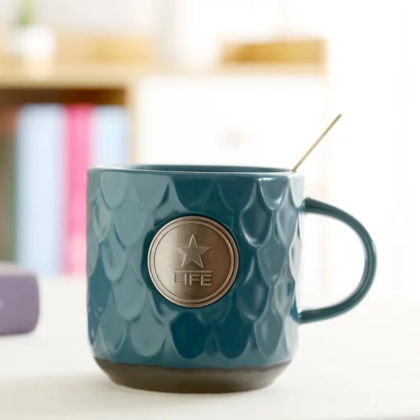 Simple tea mug with metal logo