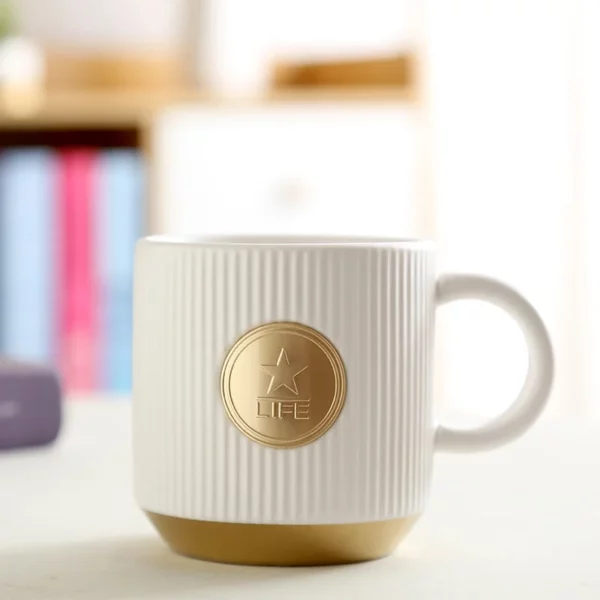 Simple tea mug with metal logo - Image 3