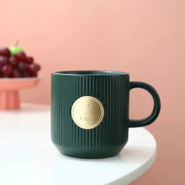 Simple tea mug with metal logo - Image 9
