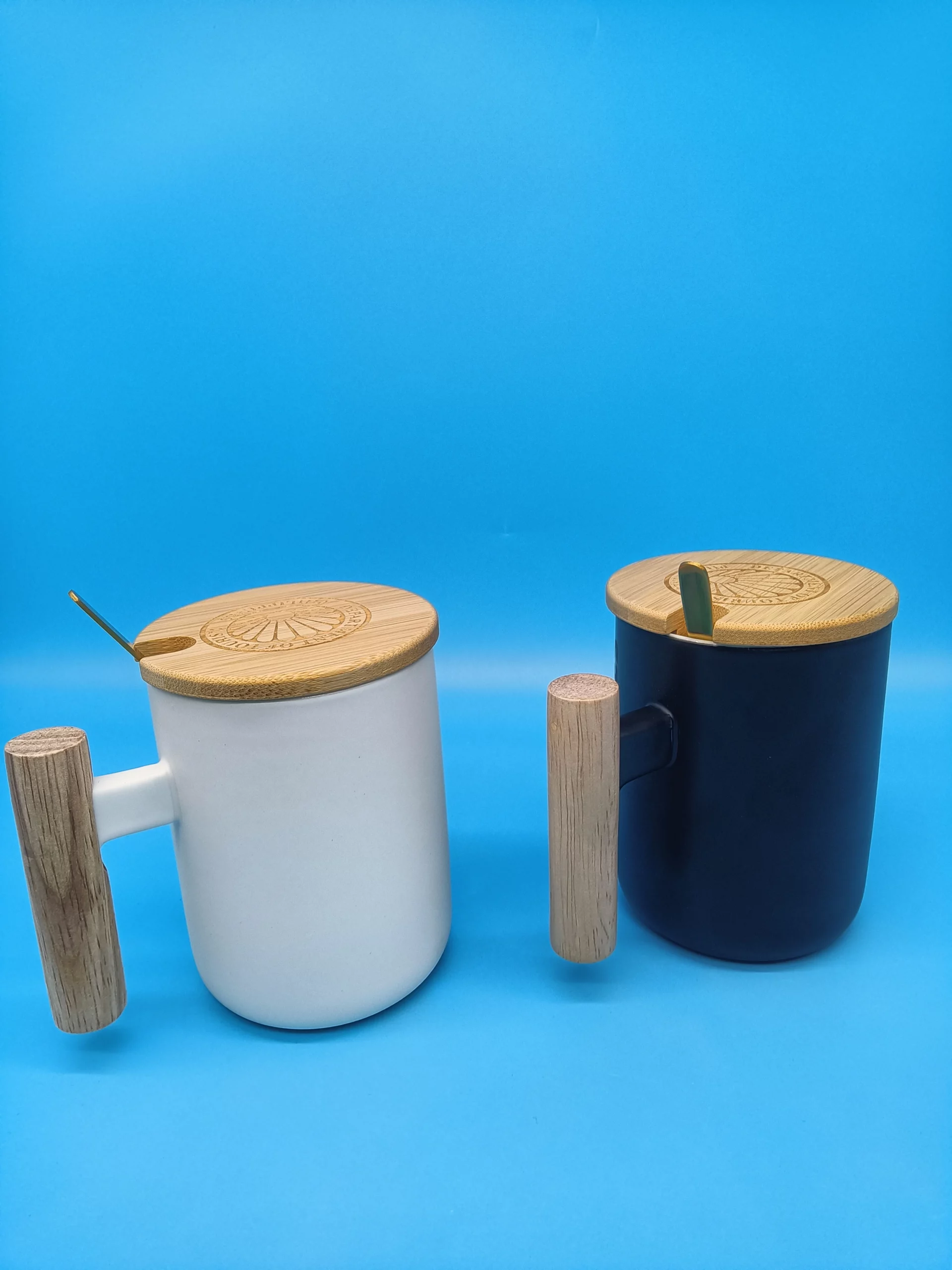 Wood handle and lid coffee mug