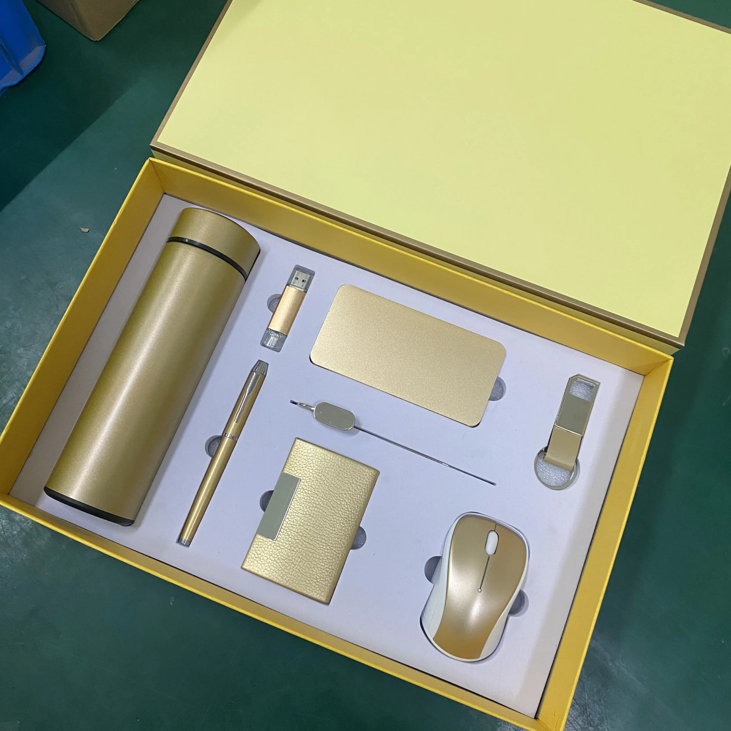Comprehensive Modern Professional Gift Set: 304 SS Bottle, PU/Metal Keychain, Pen, 16GB Type-C/PC USB, 5000mAh Power Bank, Bookmark, Wireless Mouse & PU Card Holder with Box & Bag