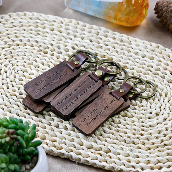 Wood chip keychain - Image 6