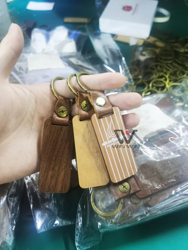 Wood chip keychain - Image 9